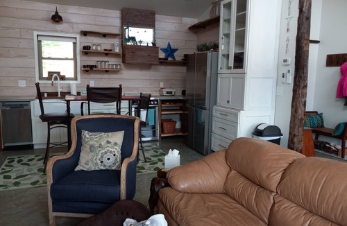Vernon County Cabin | Mee Mee's Cabin Retreat- River, nature, small town, Hot Tub