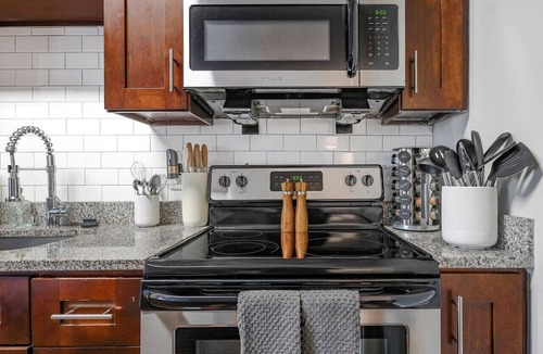 Salemtown Apartment | Melody Motel (Gated Parking!)