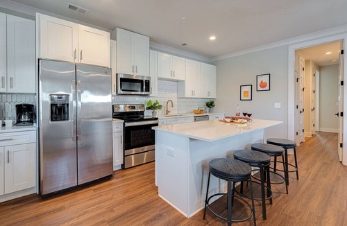 Melrose House | Melrose Fusion - 6 Units - Minutes to Broadway