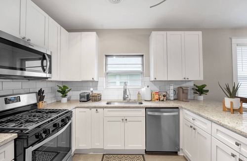 Vollintine-Evergreen House | Memphis Family Retreat, 3BR/2BA, Air Hockey, Fenced Yard, Pet-Friendly