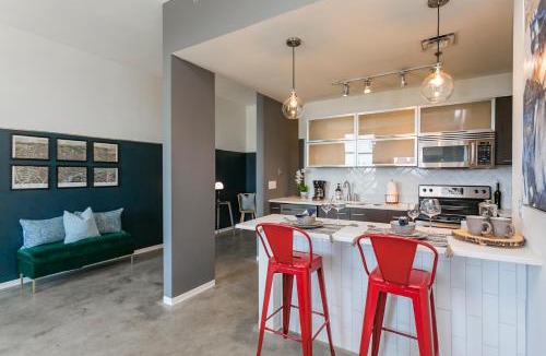 East Nashville House | Mid Century Modern Downtown Condo 30+ Night Min