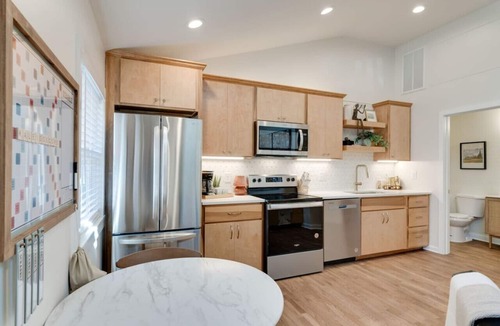 Greenwood Apartment | Mid Century Modern in East Nash!