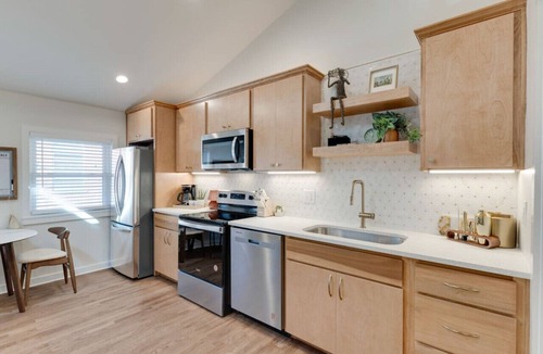 Greenwood Apartment | Mid Century Modern in East Nash!