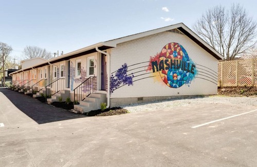 Greenwood Apartment | Mid Century Modern in East Nash!
