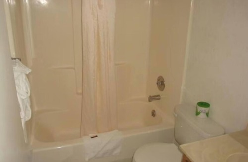Burlington Hotel | Midtown Motel Burlington Near Hwy 34