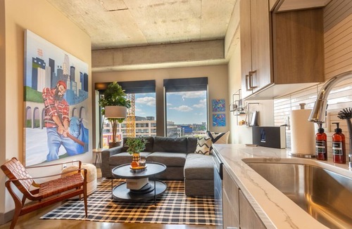 Warehouse District Apartment | MINNeSTAY* Sable 702 | North Loop | Target Center