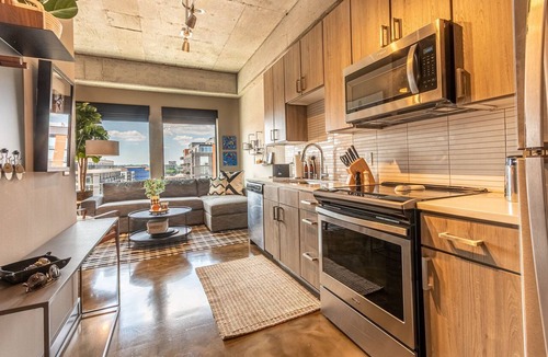 Warehouse District Apartment | MINNeSTAY* Sable 702 | North Loop | Target Center