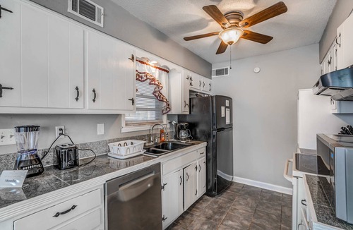 Ellendale House | Mins from Parks, Hiking, & Dining- Brick Bungalow