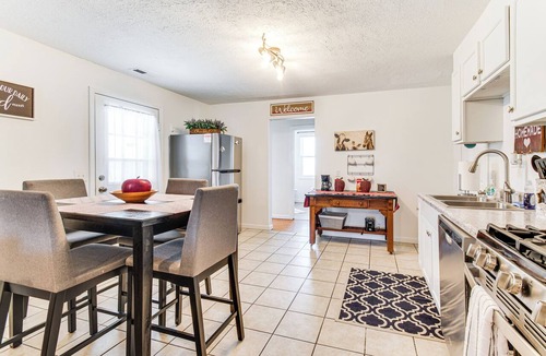 Casey Cottage | Mins to Local Attractions: Pet Friendly w/Yard!