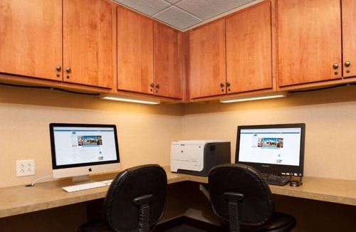 Moline House | MINUTES FROM QUAD CITY INTERNATIONAL AIRPORT