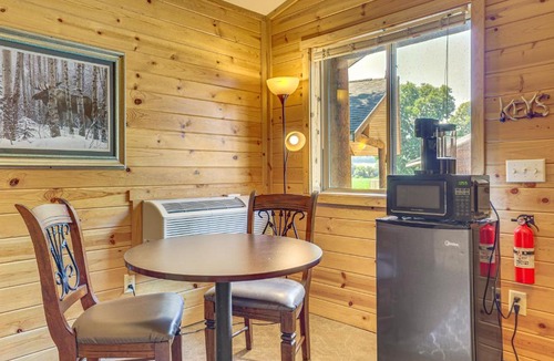 Waumandee Apartment | Mississippi River Basecamp! Studio 24 Mi to Winona