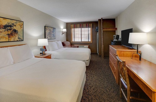 Quincy Hotel | Mississippi River Haven! Hot Breakfast & 24/7 Coffee Service | 2 Units