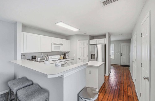 Nashboro Village Condo | Modern 2BR Family Townhome with Golf and Pool Views