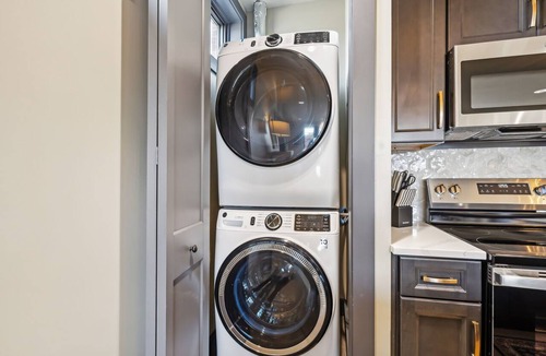 Lebanon Apartment | Modern 2BR : Historic Lebanon Sleeps 4