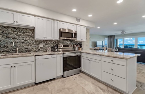 Fernandina Beach Condo | Modern and Beautiful 7th Floor condo with easy beach access. Exclusive fishing pier