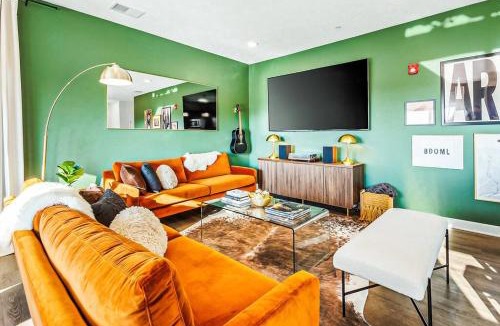 Rogers House | Modern luxury near AMP/Greenway/Biketrail/Pool/Gym