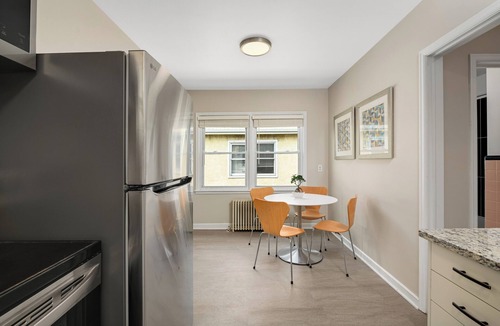 Southwest Minneapolis Apartment | Modern Pet-Friendly Kenny 1 bedroom # 3 Private Renovated Garage Wi-Fi