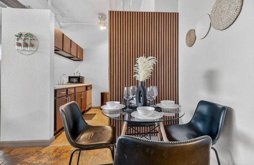 River Market Apartment | Modern River Market Loft Sleeps 6 Parking WiFi