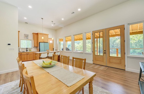 Arkadelphia House | Modern, Riverfront Family House w/Balcony & Grill