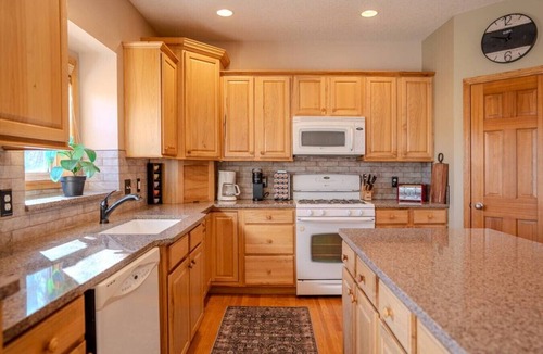 Rosemount House | Modern & Spacious 5‑Bedroom Family Home – Near Twin Cities