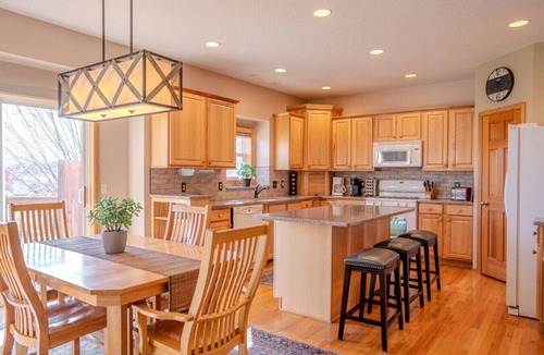 Rosemount House | Modern & Spacious 5‑Bedroom Family Home – Near Twin Cities
