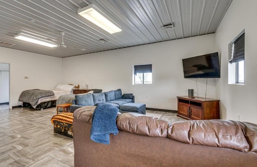 Montrose Apartment | Montrose Studio Getaway w/Covered Patio
