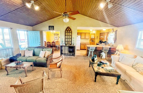 Dundee House | Moon Lake Escape on the water & near Clarksdale, MS & Helena, AR