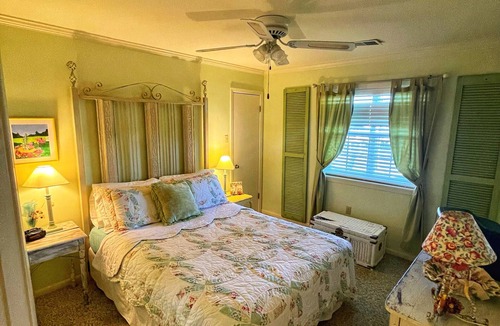 Dundee House | Moon Lake Escape on the water & near Clarksdale, MS & Helena, AR