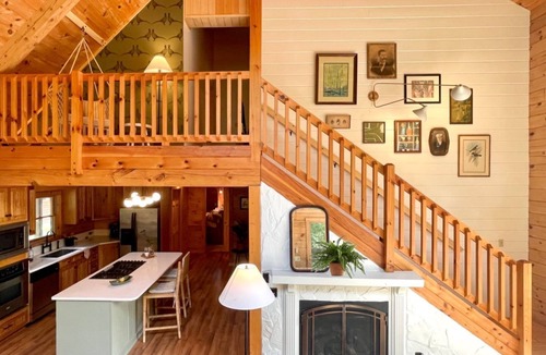 Altamont Cabin | Mossy Falls Cabin | Outdoor Hot Tub & Fire Pit!