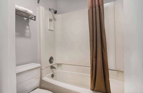City Central Hotel | Motel 6 Gresham, OR - Portland