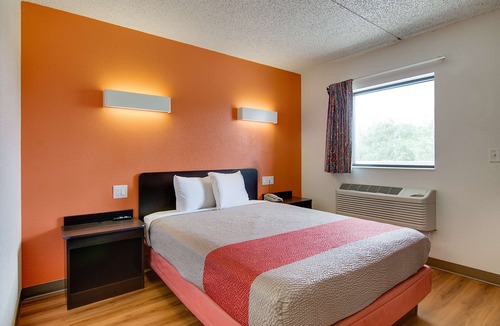Salina Hotel | Motel 6 Salina, KS