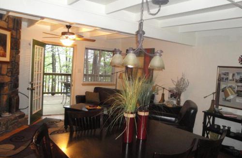 Mount Ida House | Mountain Harbor Forest View Lodge cottage
