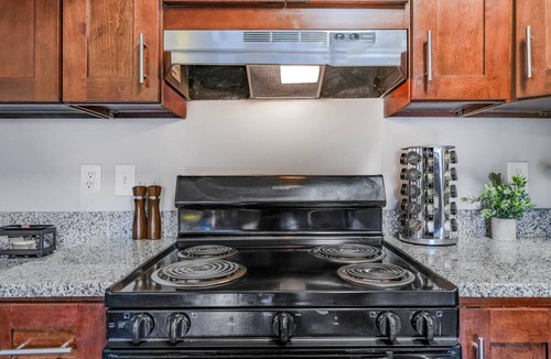 Salemtown Apartment | Movie City TN! (Gated Parking!)
