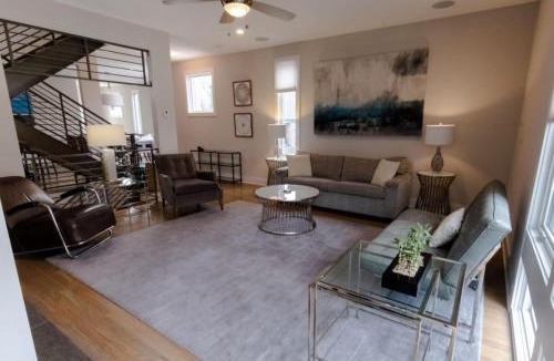 Edgehill House | Music City Skyline 4BR Gulch Rooftop Garage