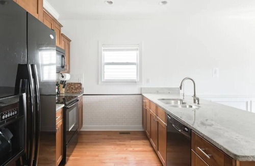 Salemtown House | Musical House - Walkable to Downtown & Big Backyard