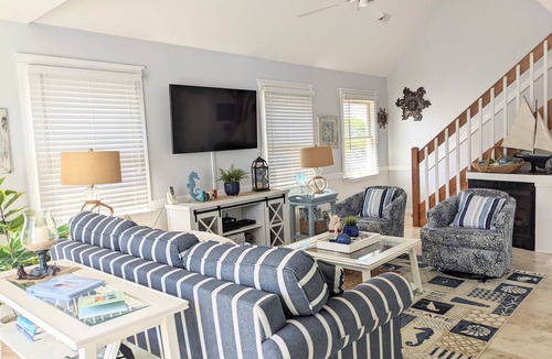 Nags Head House | Nags Head 2 blocks to beach, 3bdrms. Booking for late summer & fall. 5⭐reviews