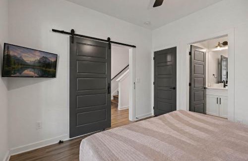 Cleveland Park House | Nashville Charmer - Private Rooftop - Sleeps 14