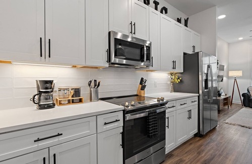 Cleveland Park Condo | Nashville Group Stay 2 Homes Sleeps 28