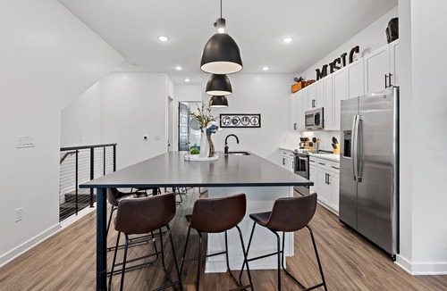 Cleveland Park Condo | Nashville Group Stay 2 Homes Sleeps 28