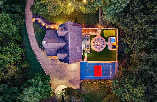 Lebanon House | Nashville Lux Lodge Private Pickleball Ct Hot-tub Game Rm Fire-pit 5BR 5BA