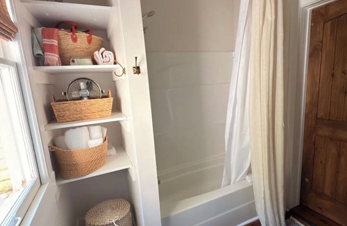 Natchez Cottage | Natchez Nest at Callie’s Cottage – Cozy Private Room in Historic District