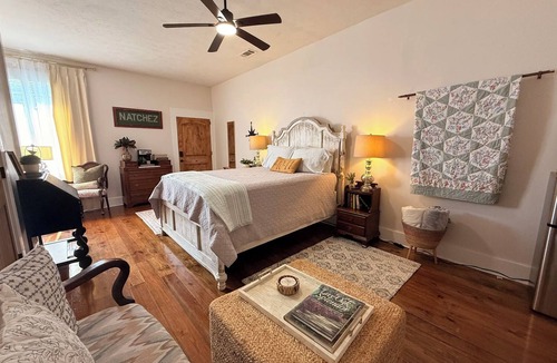 Natchez Cottage | Natchez Nest at Callie’s Cottage – Cozy Private Room in Historic District