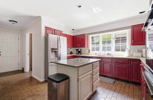 East Memphis House | Near DWN TWN Home/Sleeps 10/King Bed and Pool