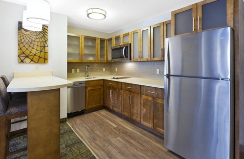 Columbia Apartment | Near Mizzou | 1BR Suite w/2 Queen Beds & Kitchen