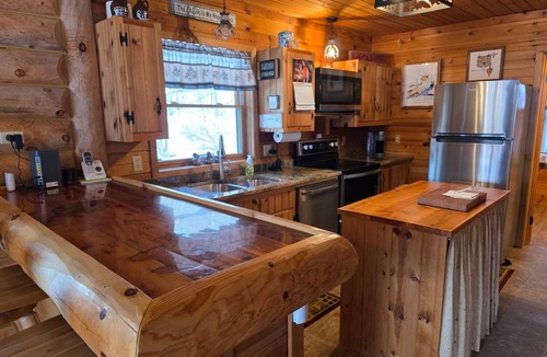 Viroqua Cabin | Nevrdun Retreat - 4-bedroom cabin in wonderful Viroqua with cozy charm.