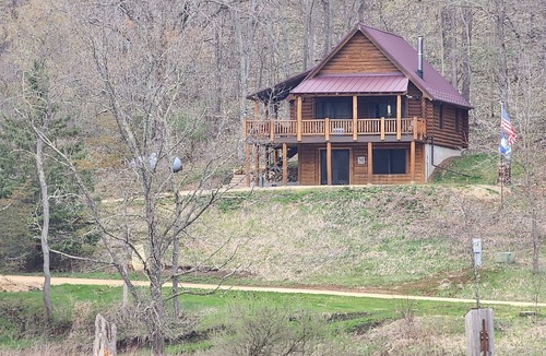 Viroqua Cabin | Nevrdun Retreat - 4-bedroom cabin in wonderful Viroqua with cozy charm.