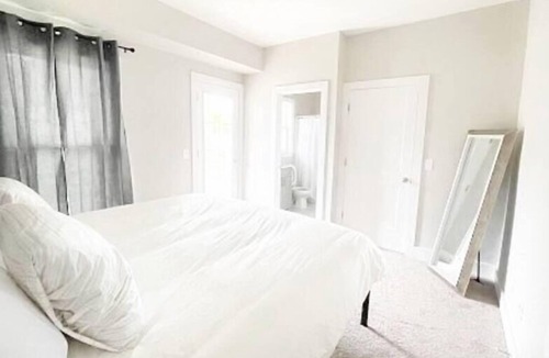 Lakewood House | NEW 3 BED Home in Lakefront Marina | Sleeps 8