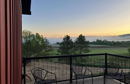 Viola House | NEW 4-bedroom house , VIOLA SUITE SPOT check out the GREAT rates for 2025
