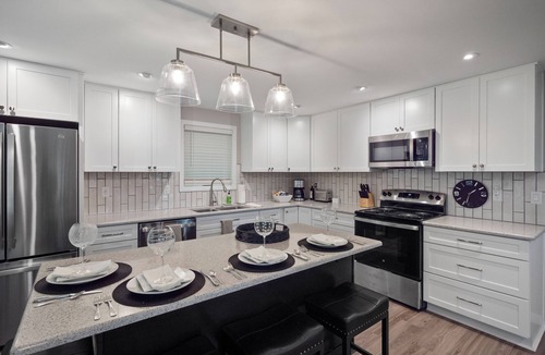 King House | NEW! Boater-Friendly Retreat Home, 2 Blocks from Chain O' Lakes Boat Landing