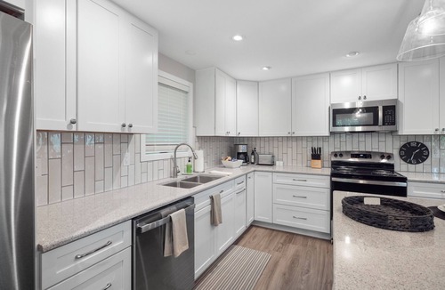 King House | NEW! Boater-Friendly Retreat Home, 2 Blocks from Chain O' Lakes Boat Landing